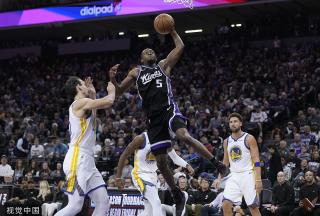 员在场上展 员在场上展